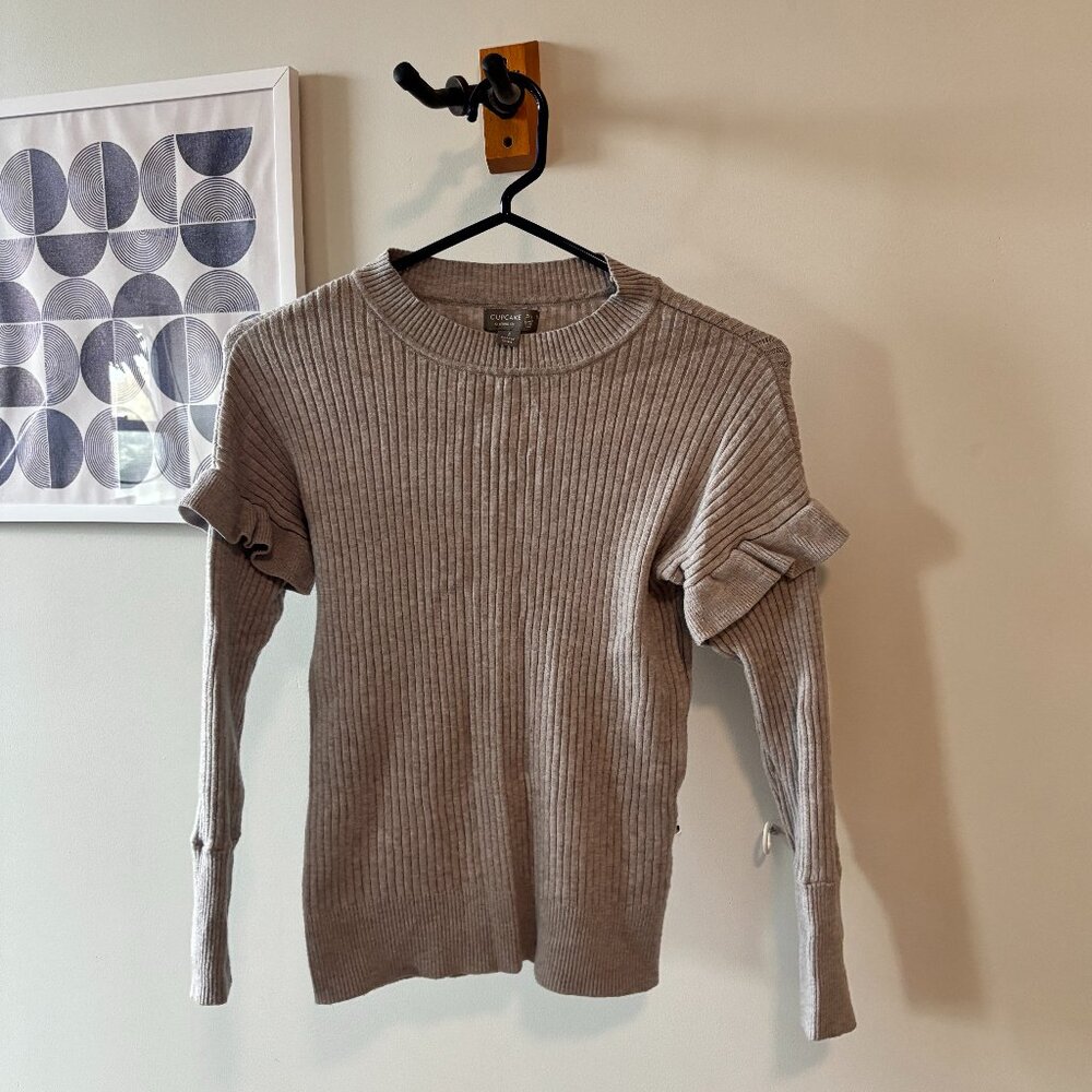 Francesca's • gray long sleeve sweater - Picture 3 of 9